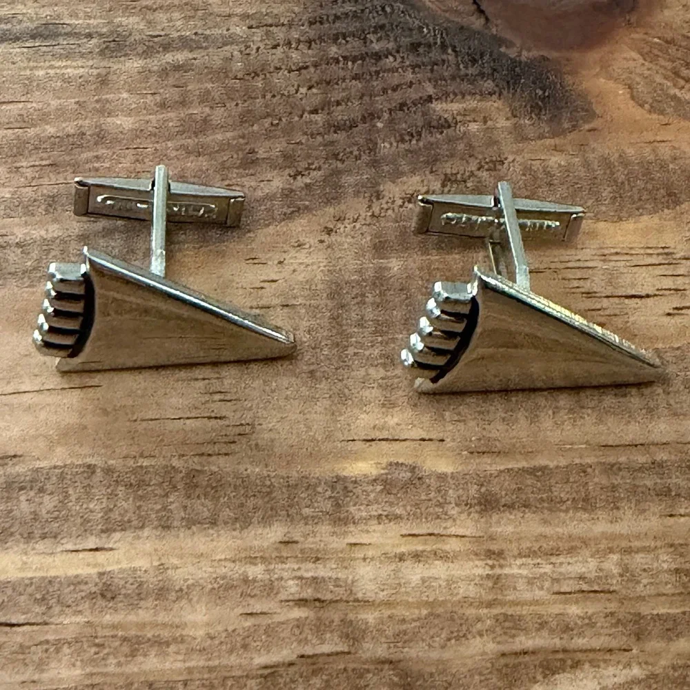 VTG Mid-Century Silver Tone Geometric Tri- Shape Cufflinks Beaded Edge Toggle Bk